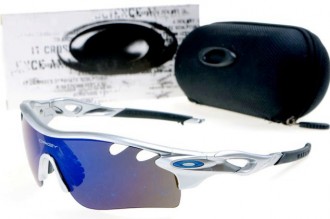 Oakley radarlock path sunglasses in white / blue iridium
